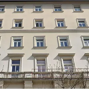 Daire B3, Budapeşte